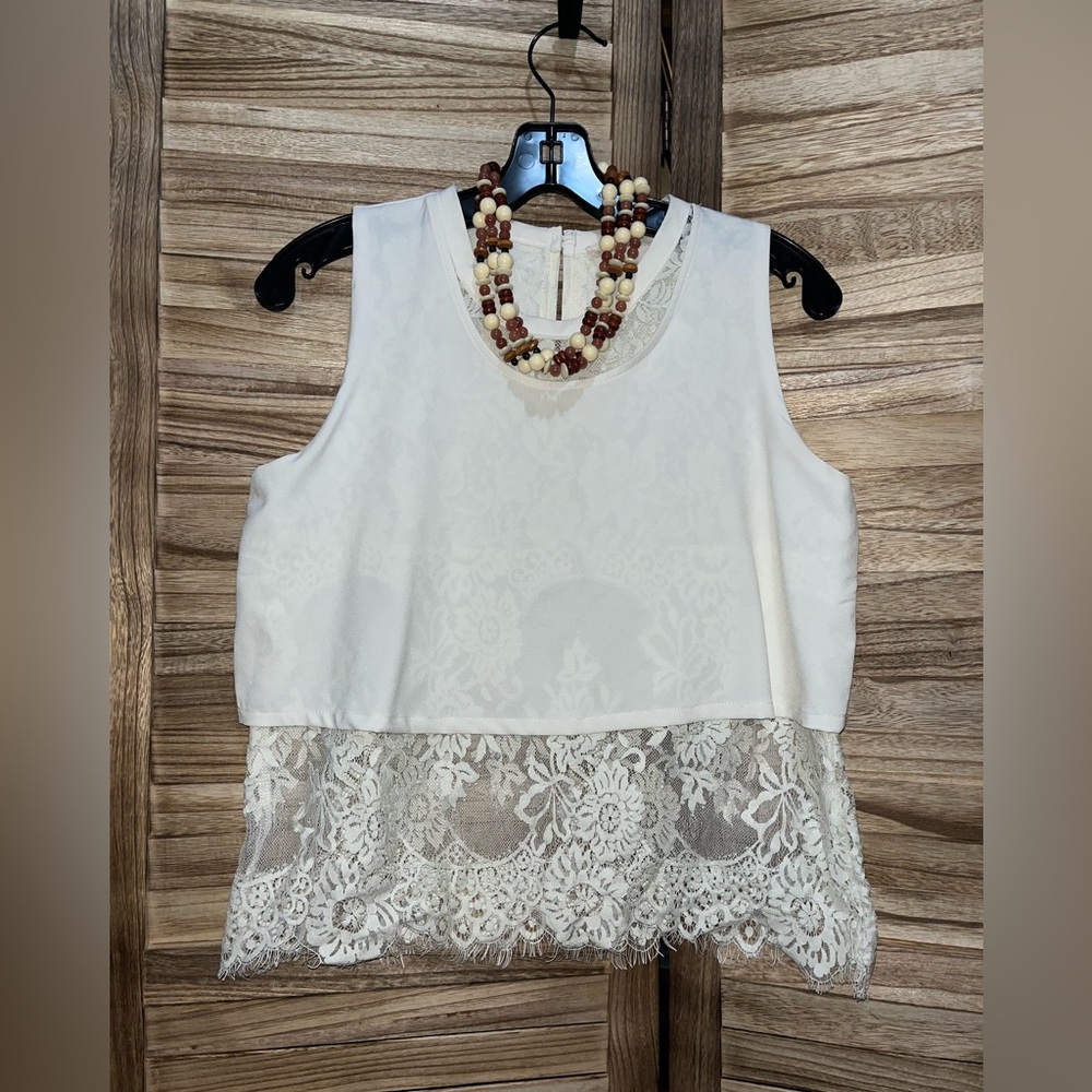 3/$25 bundle sale 
Juniors crop top